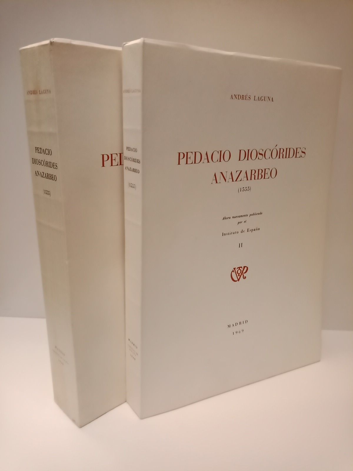 LAGUNA, Andrs - Pedacio Dioscrides Anazarbeo: 1555. (Ahora nuevamente publicado por el Instituto de Espaa) /  El tomo I con prefacio por D. Juan de Contreras y Lpez de Ayala e introduccin por D. Tefilo Hernando y Ortega. El tomo II con prlogo por el Prof. Francisco Bellot Rodriguez