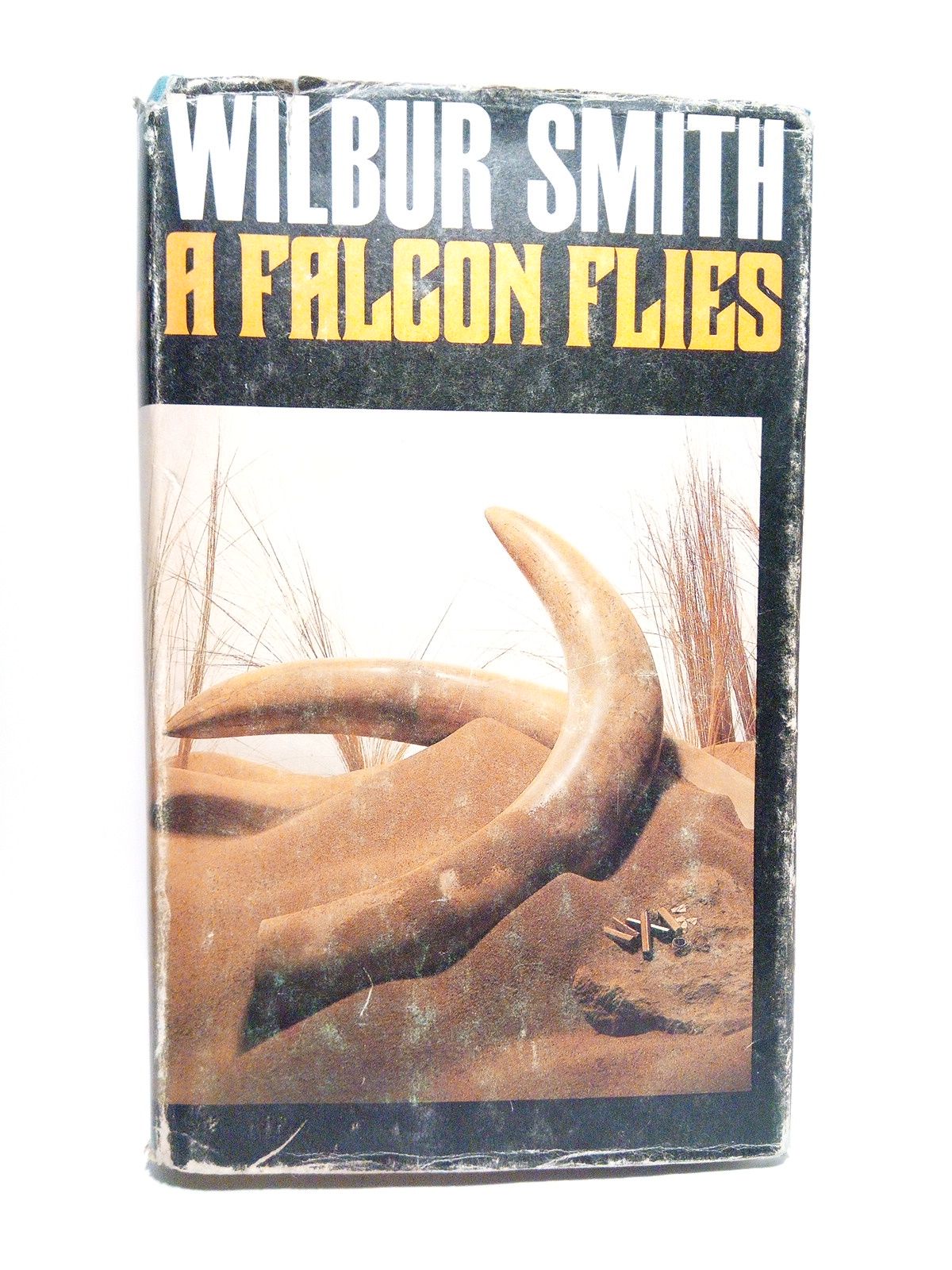 SMITH, Wilbur - A Falcon Flies