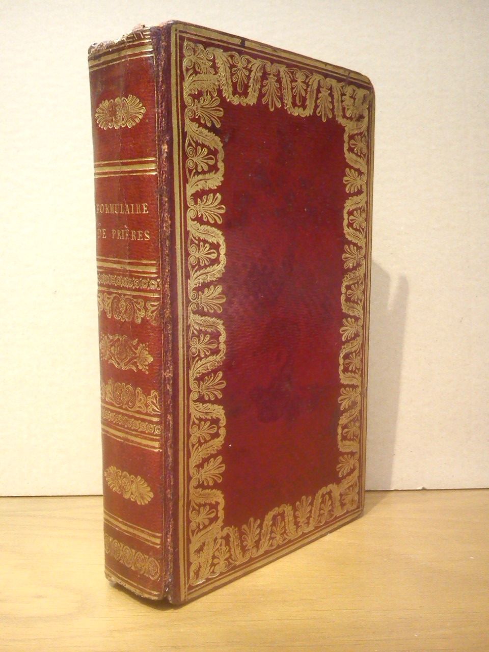 RELIGIEUSES URSULINES - Formulaire de prires, a l'usage des pensionnaires des Religieuses Ursulines. Nouvelle dition, revue, corrige, et augmente de l'Office de la Sainte Vierge, latin-franais, sans renvoi; de l'Office des Morts; des Vpres du Dimanche et du saint Sacrement; de Prires pour offrir son intention en communiant aux Ftes principales de l'anne, et de la Vie de la B. ANGELE MERICI, Fonfatrice des Ursulines
