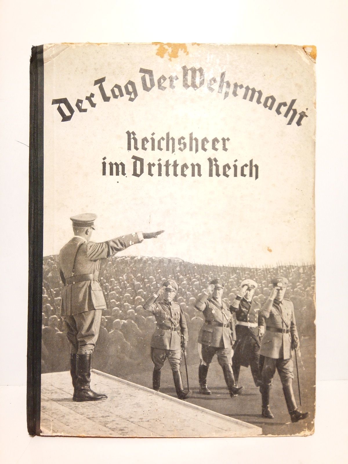 BLOMBERG, Generaloberst v. [et al.] - Der Tag der Wehrmacht, Nrenberg 1935 /  Mit Einleitungsworten des Reichskriegministers Generaloberst v. Blomberg; Borwort von Edgar Rhricht, Major des Generalstabes, Reichskriegsministerium; Bilberteil bearbeitet von W. v. Borstell, Hauptmann (E) im Reichskriegsminiterium