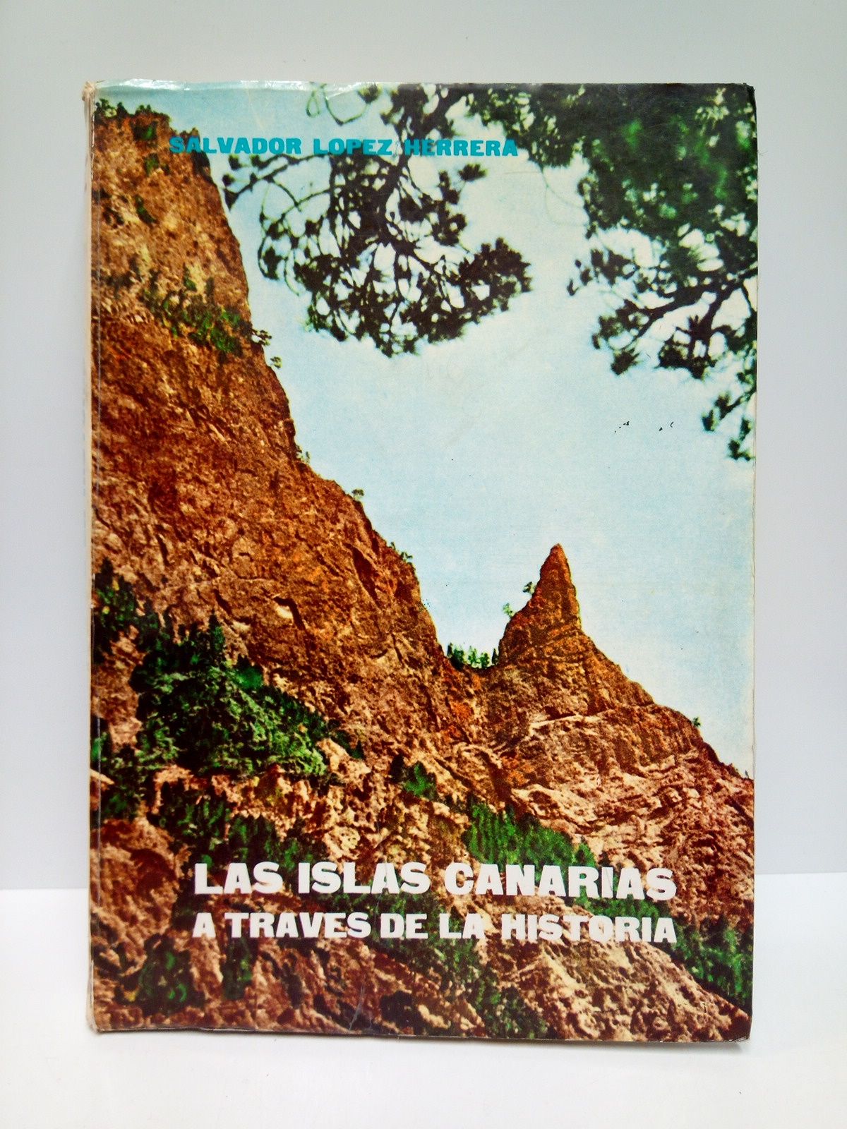 LOPEZ HERRERA, Salvador - Las Islas Canarias a traves de la historia /  Prol. de Manuel Ballesteros Baibrois