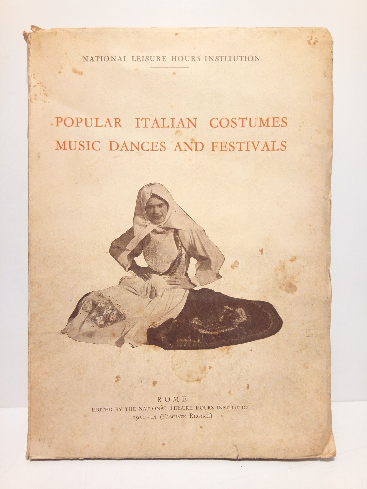 NATIONAL LEISURE  HOURS INSTITUTION - Popular italian costumes, music, dances and festivals /  Preface, Enrico Beretta