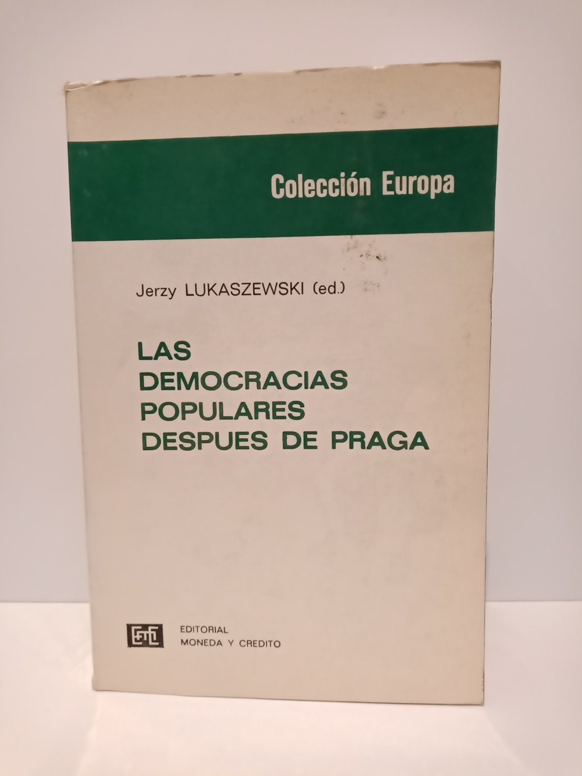 LUKASZEWSKI, Jerzy [editor] - Las democracias populares despues de Praga: Hegemona sovitica? Nacionalismo? Integracin regional? /  Interesantes trabajos de: H. Brugmans; Z. Brzezinski; J. F. Deniau; W. J. Feld; G. Gasteyger; G. Ionescu; H. Kuby; E. Lemberg; J. Pinder; M. Tatu; P. S. Wandycz