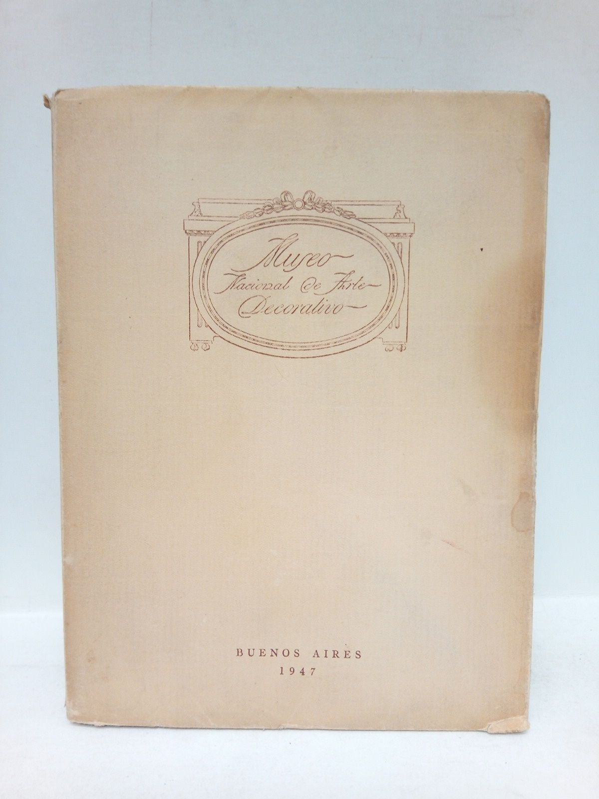 MUSEO NACIONAL DE ARTE DECORATIVO - Catlogo /  Preparado y redactado por la Direccin del Museo de los aos 1937 a 1946, Director Dr. Ignacio Pirovano, Secretario Don Manuel Mujica Lanez, Experto Don Luis Mara Carreras Saavedra