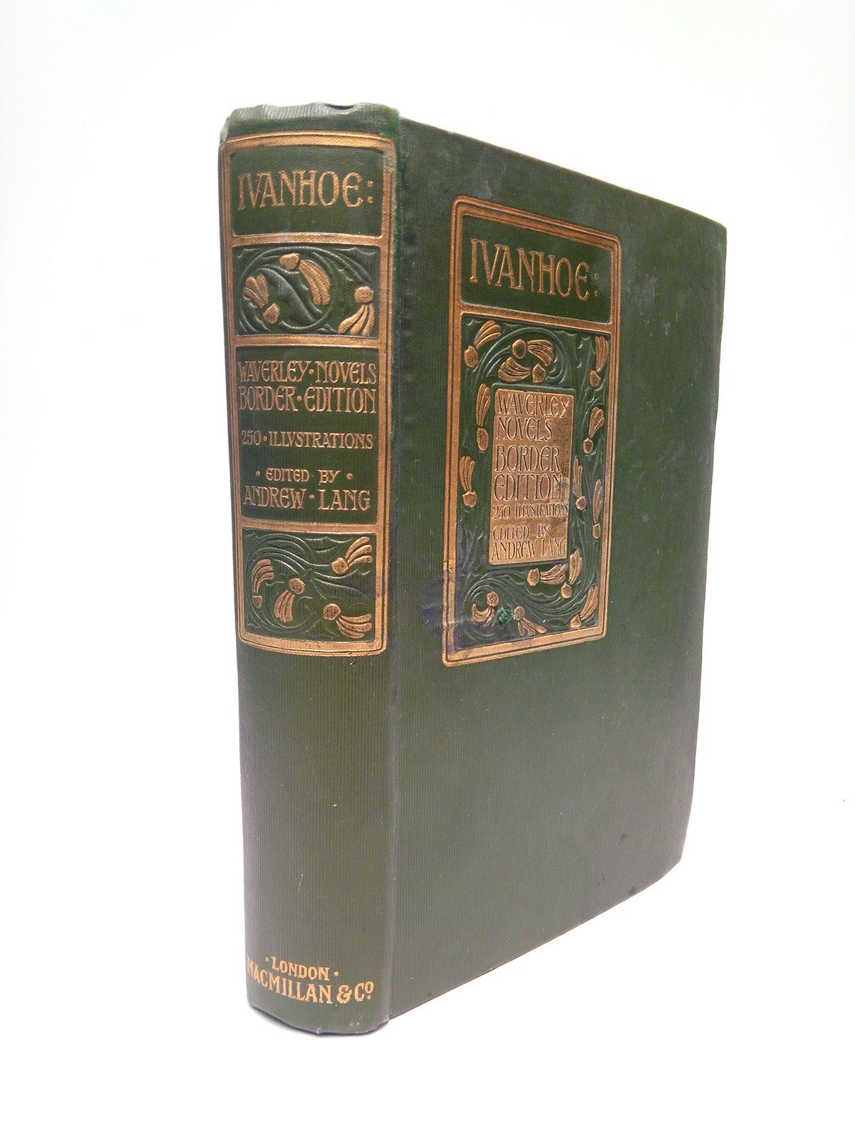 SCOTT, Sir Walter - Ivanhoe /  With introductory essay and notes by Andrew Lang. Twelve illustrations