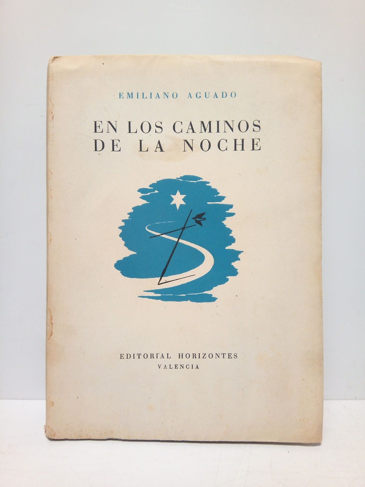 AGUADO, Emiliano - En los caminos de la noche /  Ilustraciones de Pedro de Valencia