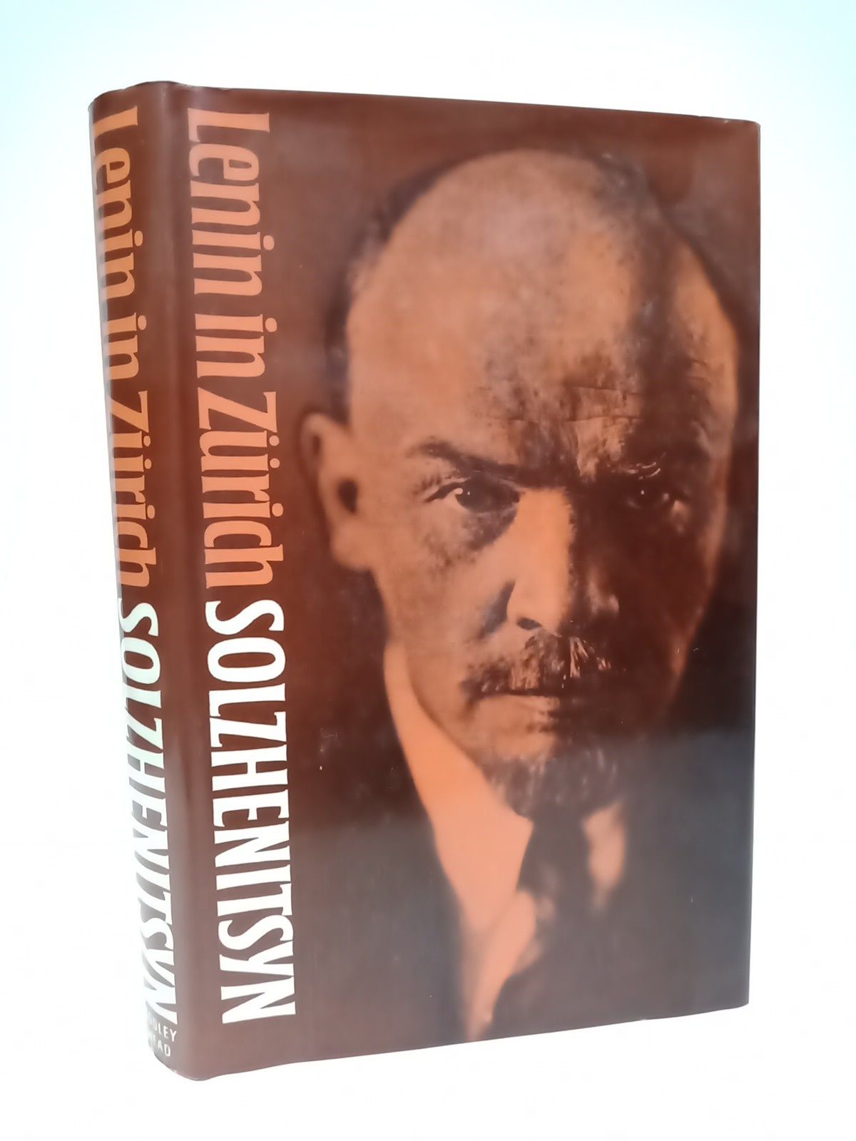 SOLZHENITSYN, Alexander - Lenin in Zrich. (Chapters) /  Translated by H. T. Willetts