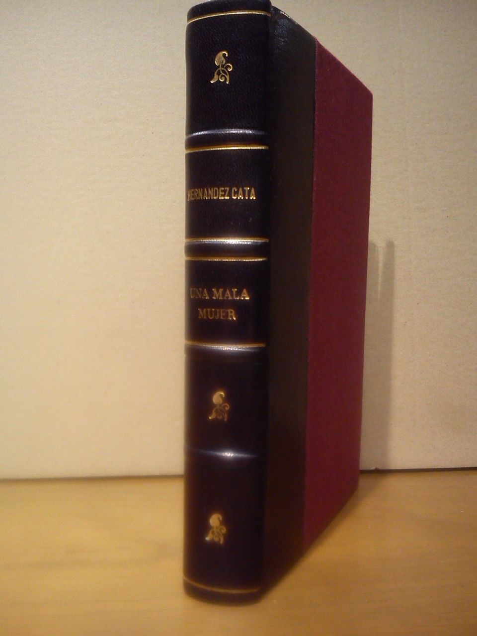 HERNANDEZ CATA, A. - Una mala mujer. (Novelas)