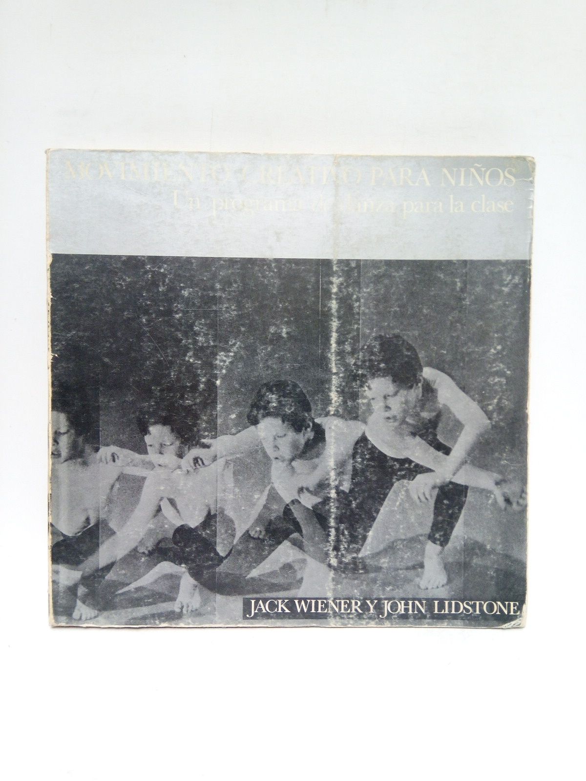 WIENER, Jack y John Lidstone - Movimiento creativo para nios: Un programa de danza para clase /  Fotografas de John Lidstone