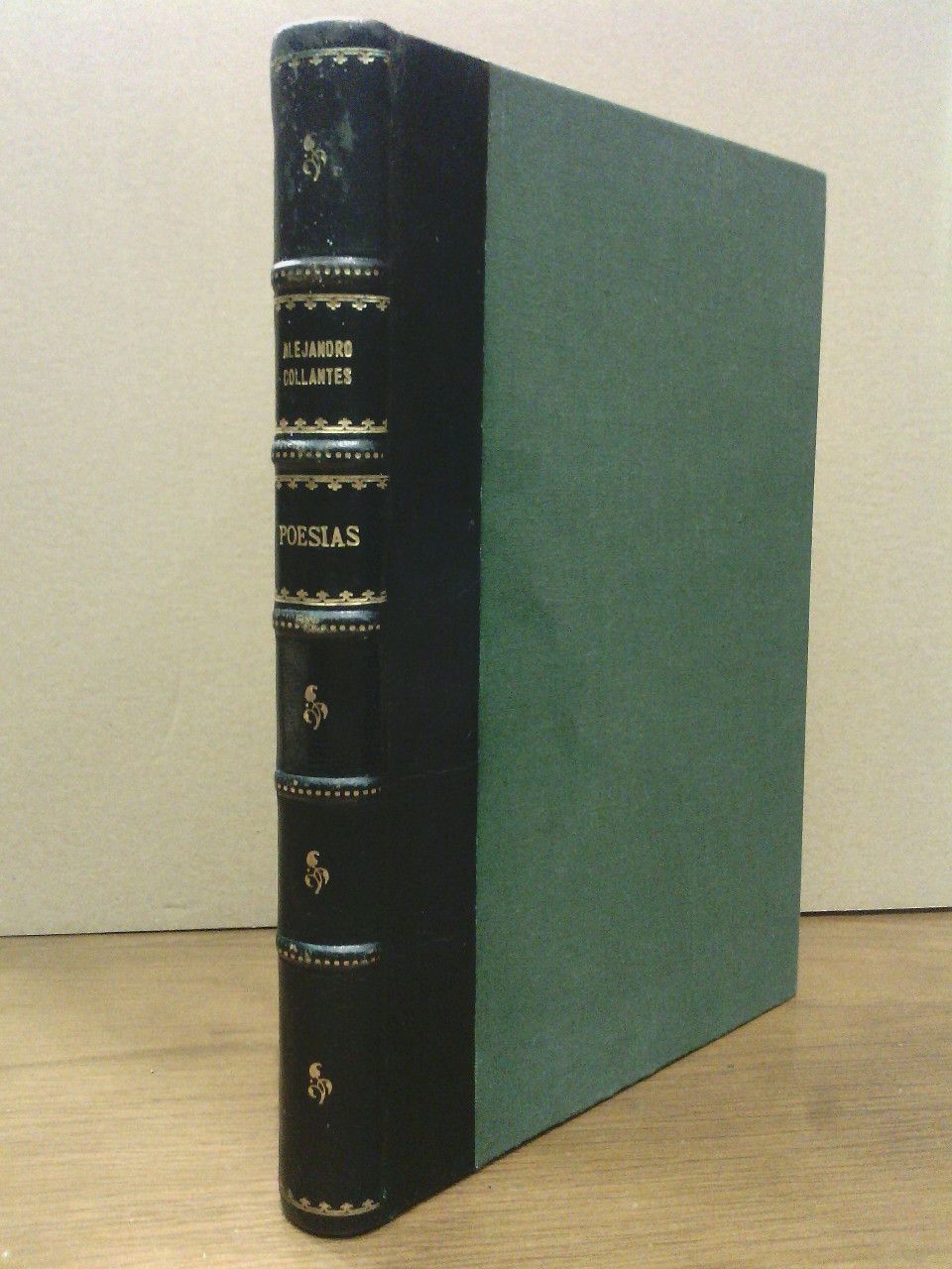 COLLANTES DE TERAN, Alejandro (1901-1933) - POESIAS de ... Precedidas por el homenaje literario de varios amigos del autor: [Rogelio Buenda: Por la calle de las Sierpes; Gerardo Diego: Los Amantes de Sevilla; Manuel Dez Crespo: A Alejandro Collantes en recuerdo de su muerte; Eduardo Llosent: A Alejandro; Manuel Machado: In memoriam; Antonio Marichalar: Memoria; Eduardo Marquina: A la memoria de A. Collantes; Manuel Mergelina: La bondad de Alejandro Collantes; Jos Mara Pemn: A Alejandro Collantes; Rafael Porln: Luz y sombra de Alejandro Collantes; Jos Mara del Rey Caballero: Otra vez con Alejandro; Juan Sierra: Una fecha; Adriano del Valle: En memoria de Alejandro Collantes, poeta sevillano que muri en olor de juventud] /  Prlogo de Joaqun  Romero Murube; ilustrado con lminas dibujadas por  Juan Miguel Sanchez