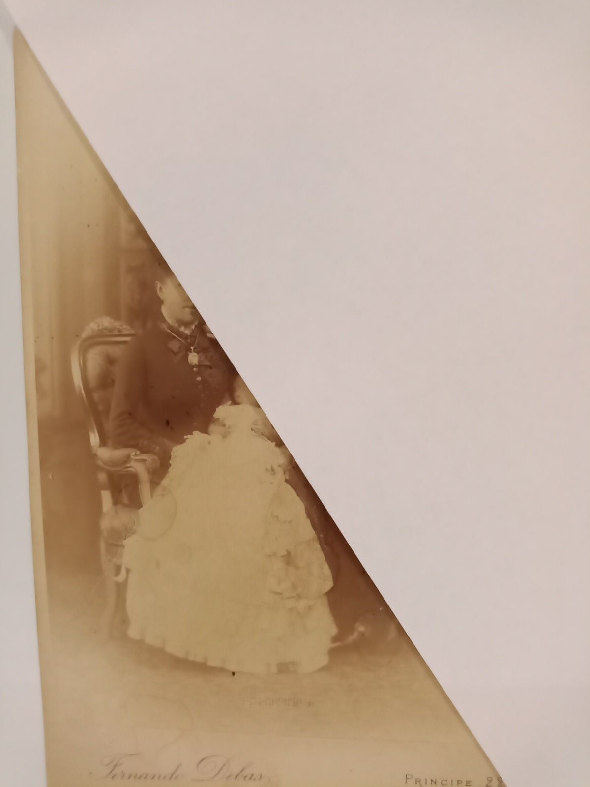 FOTOGRAFIA DE MARIA CRISTINA Y ALFONSO XII CON LA PEQUEA MARIA DE LAS MERCEDES - Retrato de SS. MM. los reyes Alfonso XII y Mara Cristina de Austria con su primognita Mara de las Mercedes, Princesa de Asturias