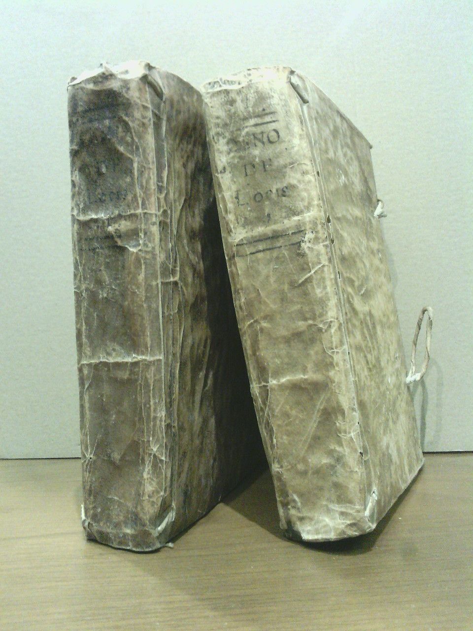 CANI, Mechioris [Melchor Cano, 1509-1560] - Melchioris Cani Episcopi Canariensis, ex Ordine Praedicatorum, Opera in duo volumina distributa, in hac primum editione clarius divisa /  et praefatione instar prologi galeati illustrata, A. P. Hiacinrho Serry, Doct. Sorbon. et in Pat. Lycaeo S. Theolog. Primar. Profess.