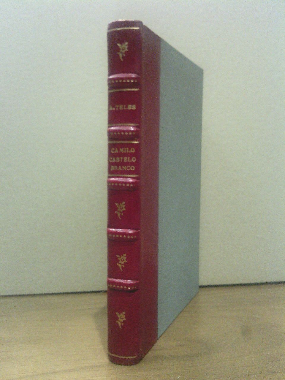 TELES, Alberto - Camilo Castelo Branco na cadeia da relaao do Porto: Revelaoes colhidas por fra dos seus livros. Cartas de Camilo e Antero do Quental; Pombal e os Jesuitas