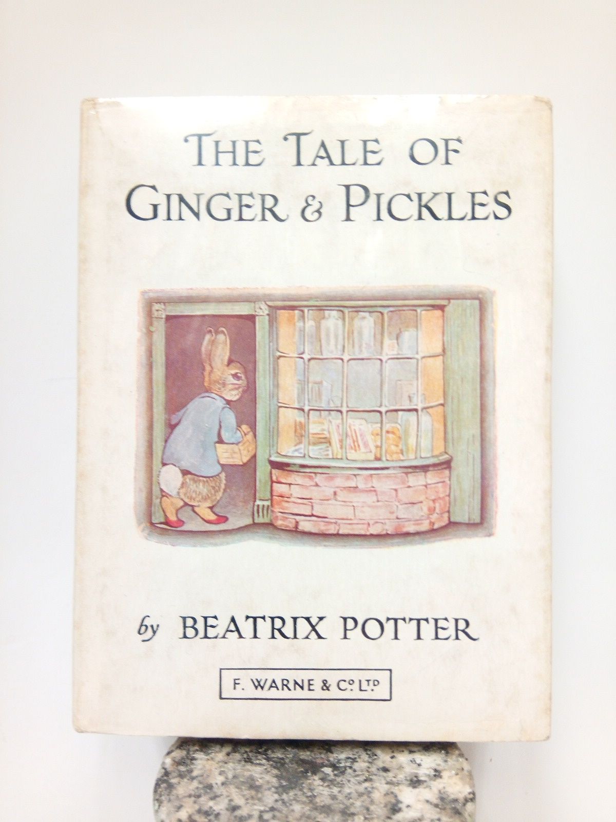 POTTER, Beatrix - The Tale of Ginger & Pickles /  by Beatrix Potter, autor of 