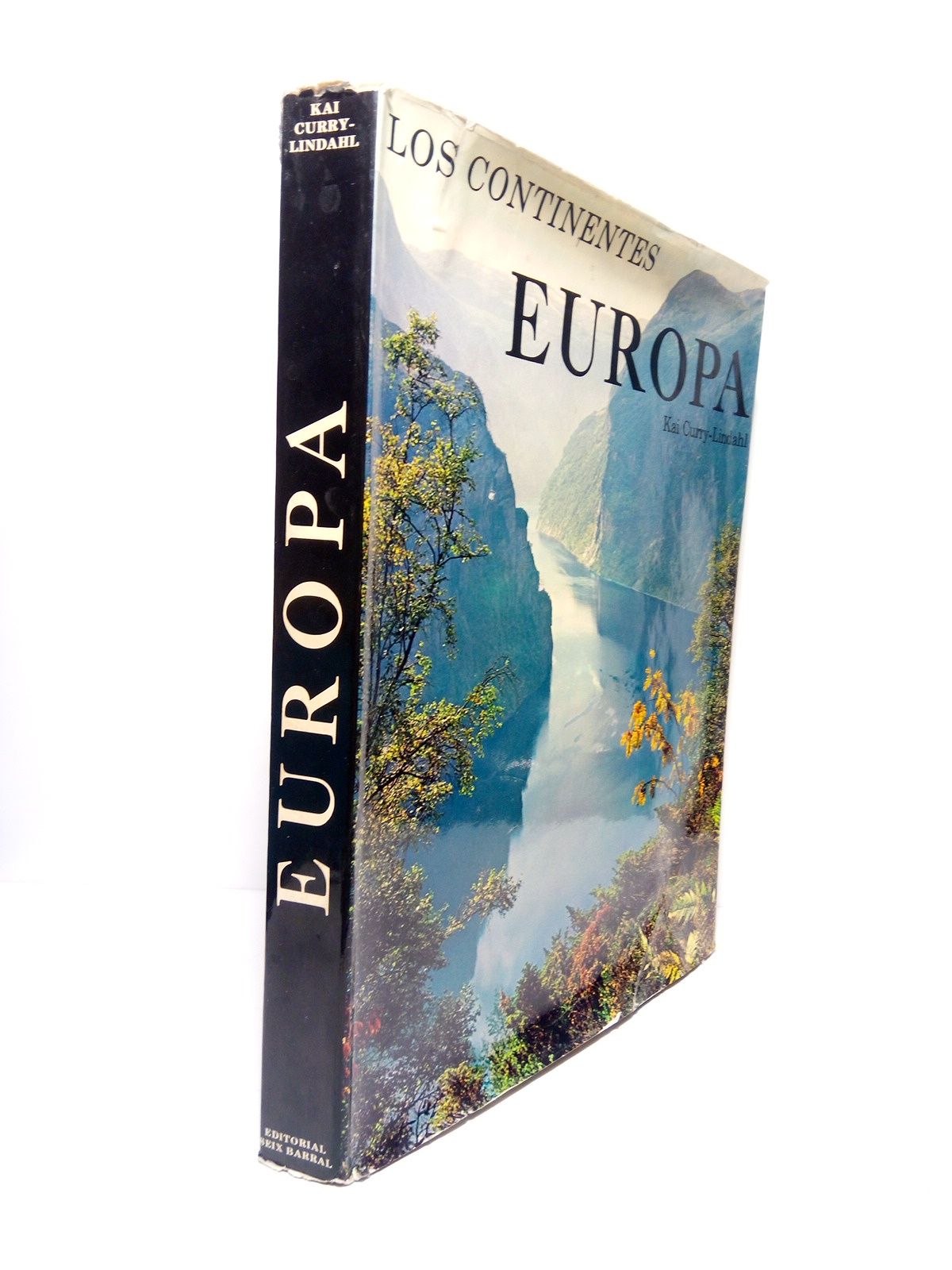 CURRY-LINDAHL, Kai - Los continentes: EUROPA /  Traduc. de Fernando Pablos; Fotografas por: Julius Behnke (Alemania), Ren Pierre Bille (Suiza), Sven Gillsater (Suecia), B. Gippenreiter (URSS), Igmar Holmasen (Suecia), Jaroslav Holocek (Checoslovaquia), Eric Hosking (Inglaterra), Gerhard Klammet (alemania), Pepi Merisio (Italia), Josef Muench (USA), Erich Sochurek (Austria), Teuvo Soumenen (Finlandia), Michel Terrasse (Francia), Z. Z. Vinogradov (URSS) y otros. Mapas dibujados por Kenneth Thompson
