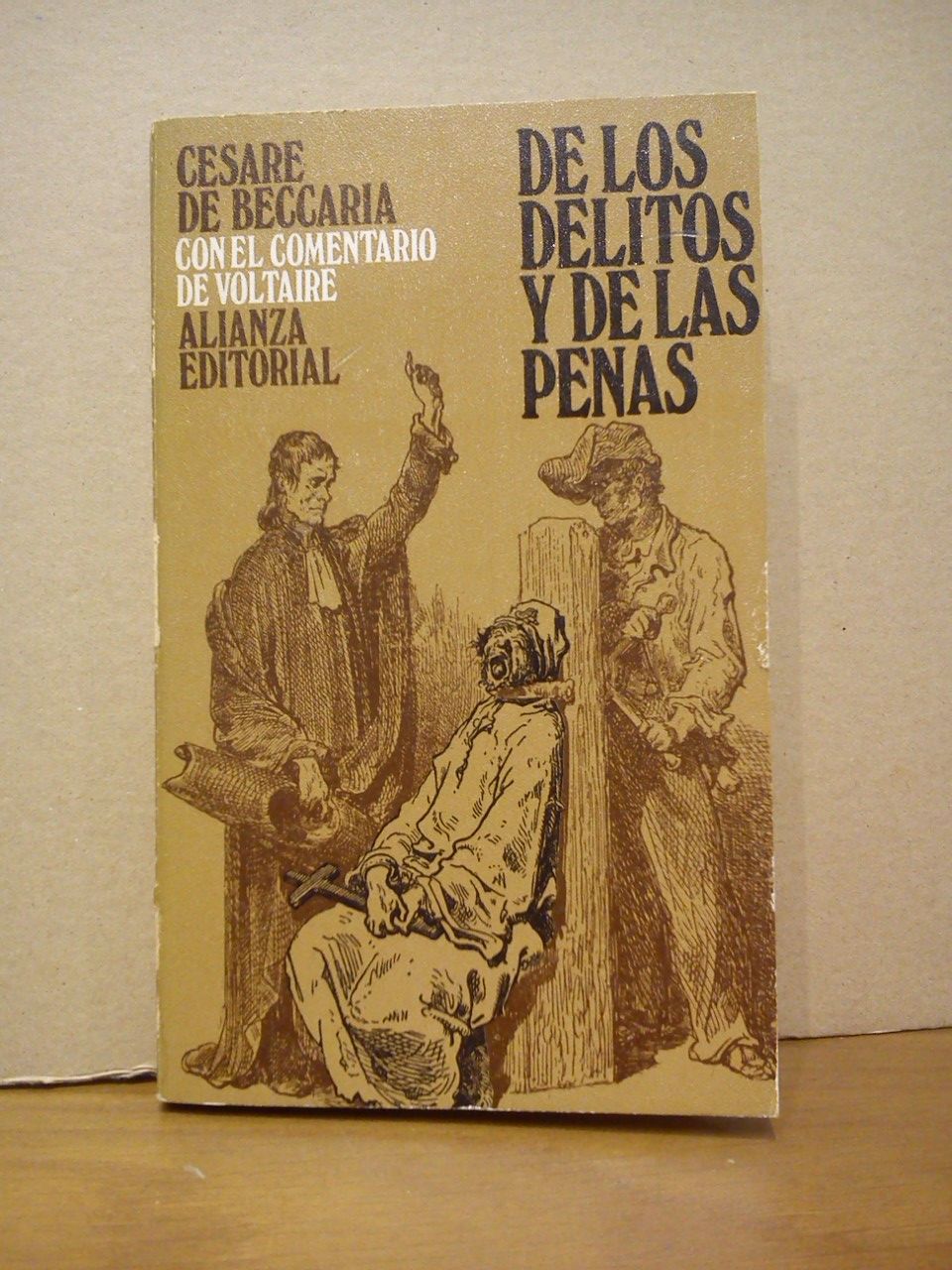 BECCARIA, Cesare; y VOLTAIRE (respectivamente) - De los delitos y de las penas, de Beccaria. [SEGUIDO DEL] Comentario al libro 