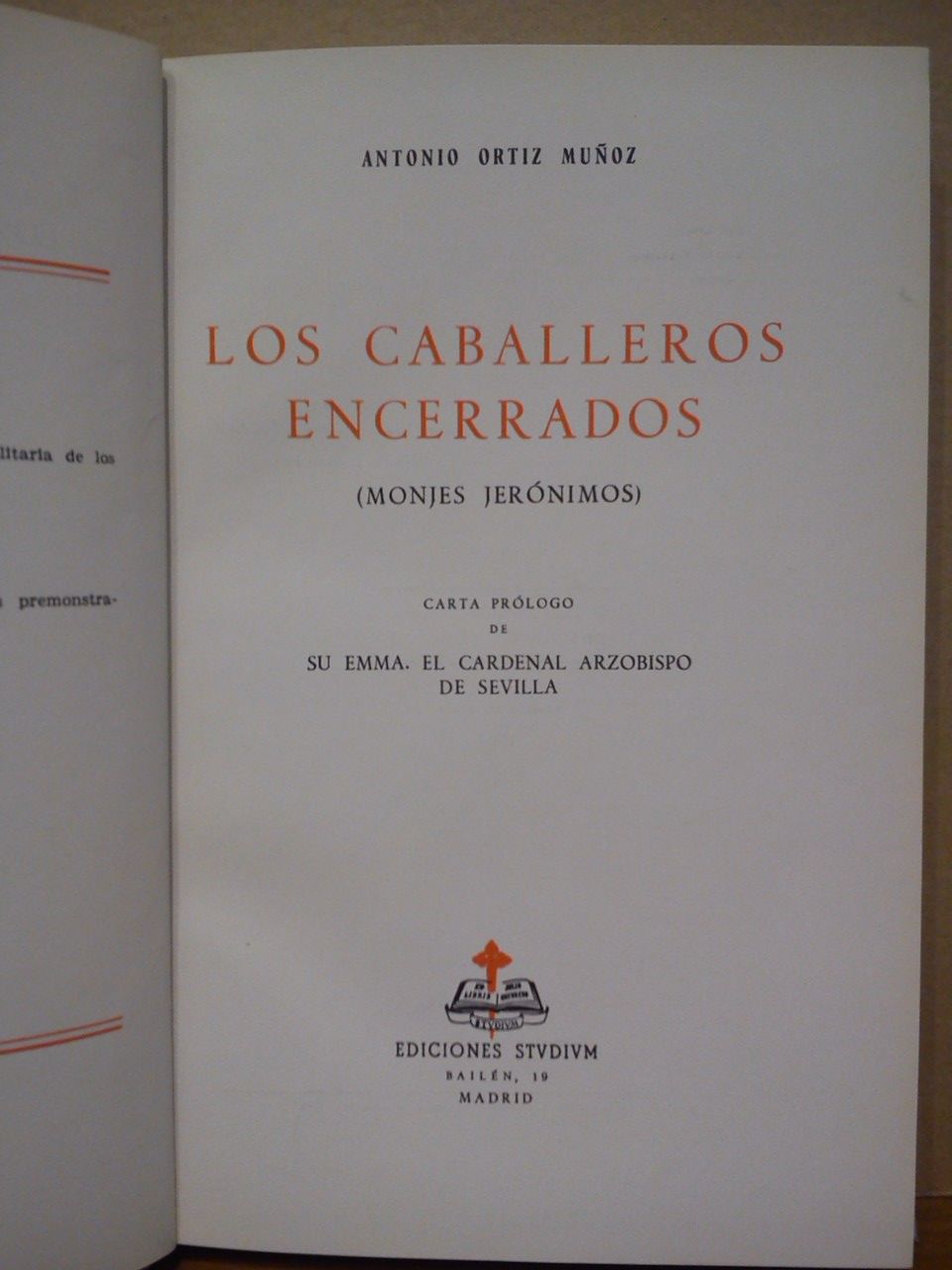 ORTIZ MUOZ, Antonio - Los Caballeros encerrados. (Monjes Jernimos) /  Carta prlogo de su Emma. el Cardenal Arzobispo de Sevilla; prlogo del Prior de Yuste, Fr. Antonio de Lugo, O. S. H.