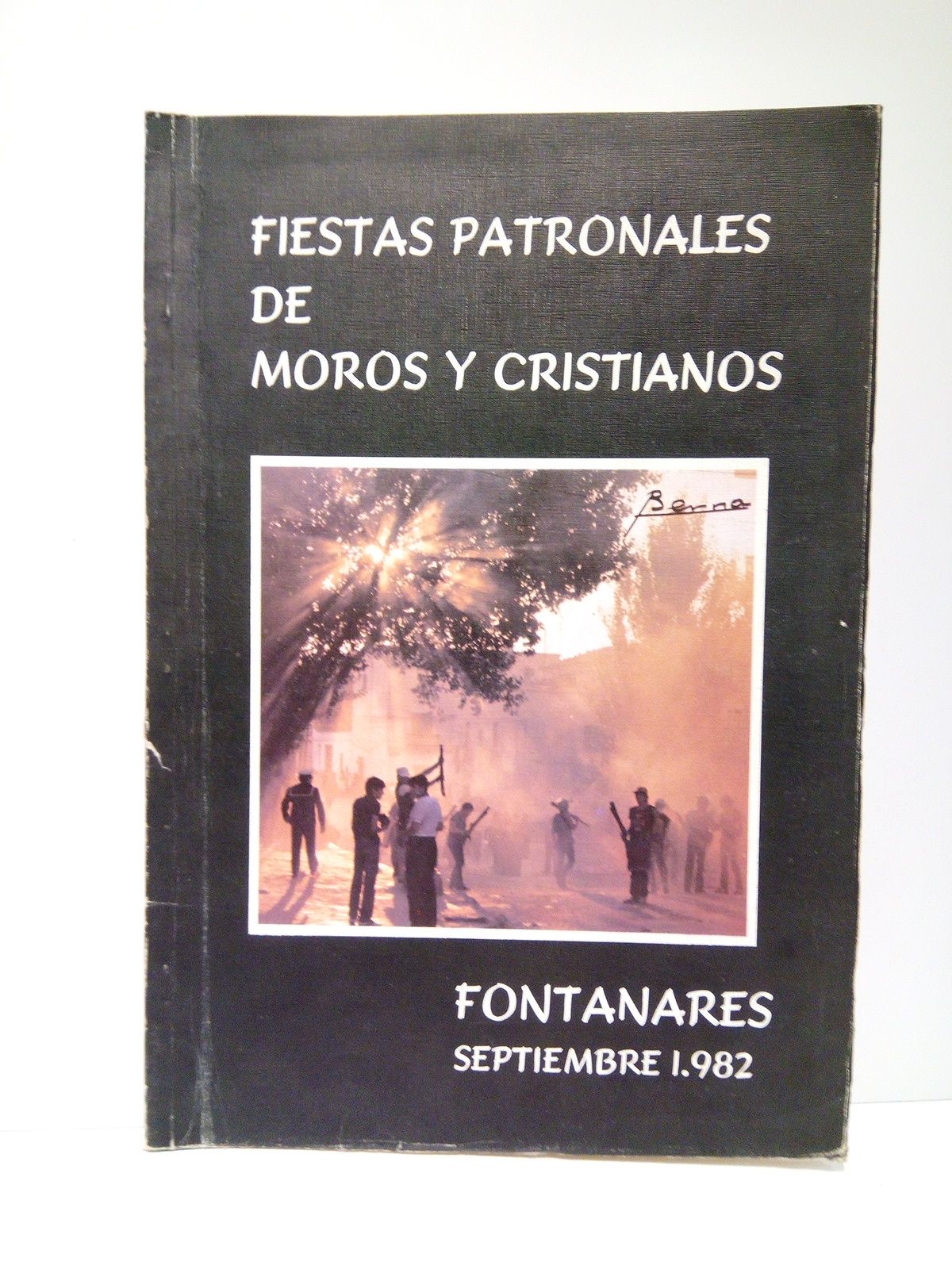 ASOCIACION FIESTAS DE MOROS Y CRISTIANOS (lo edita) - Fiestas Patronales de Moros y Cristianos: FONTANARES, Septiembre 1982. (Programa Revista editado con motivo de las tradicionales fiestas que el pueblo de Fontanares celebra en honor de su Patrona Ntra. Sra. la Virgen del Rosario, durante los das 3 al 7 de Septiembre de 1982)