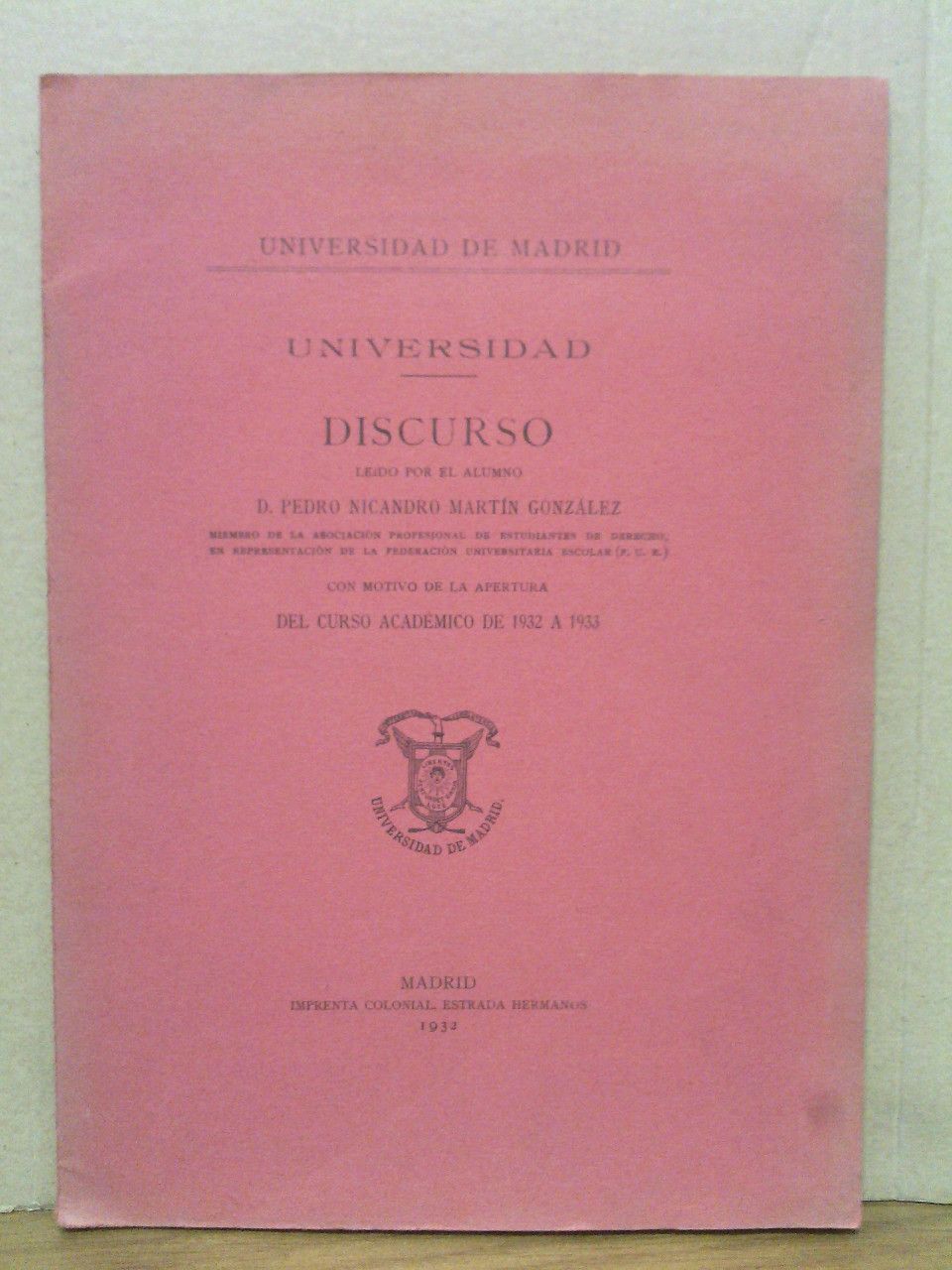 MARTIN GONZALEZ, Pedro Nicantro - Universidad /  Discurso ledo por el alumno D. Pedro Nicandro Martn Gonzlez, miembro de la asociacin profesional de estudiantes de Derecho, en representacin de la Federacin Universitaria Escolar (F.U.E.), con motivo de la apertura del Curso Acadmico de 1932 a 1933
