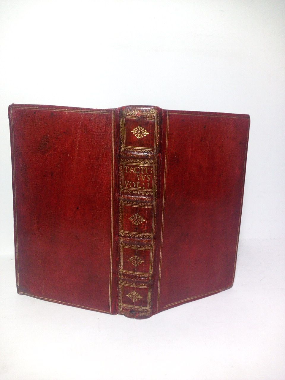 TACITUS, C. Corn. [Cayo Cornelio Tacito] - C. Corn. Tacitus ex I. Lipsii Editione cum Not. et Enmend. H. Grotii /  [Sigue dedicatoria impresa] Incomparabili Viro, Danieli Heinsio, Equiti, Eruditorum suae aetatis facile Principi ...Aeternitati nominis tui devoti B. & A. Elsevirii [VOL. 1]