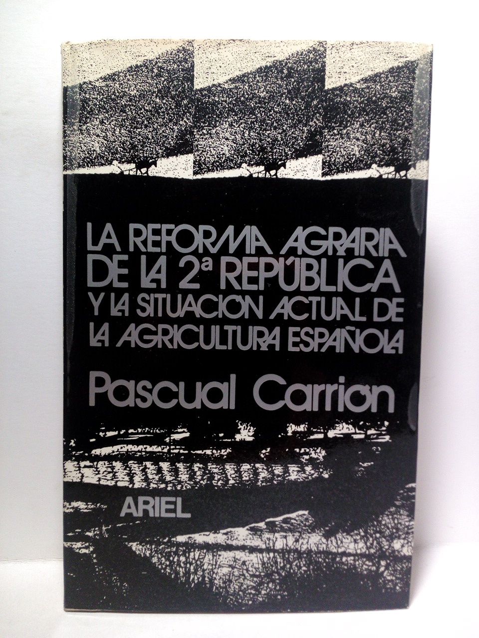 CARRION, Pascual - La reforma agraria de la segunda repblica y la situacin actual de la agricultura espaola /  Prlogo de Juan Velarde Fuertes