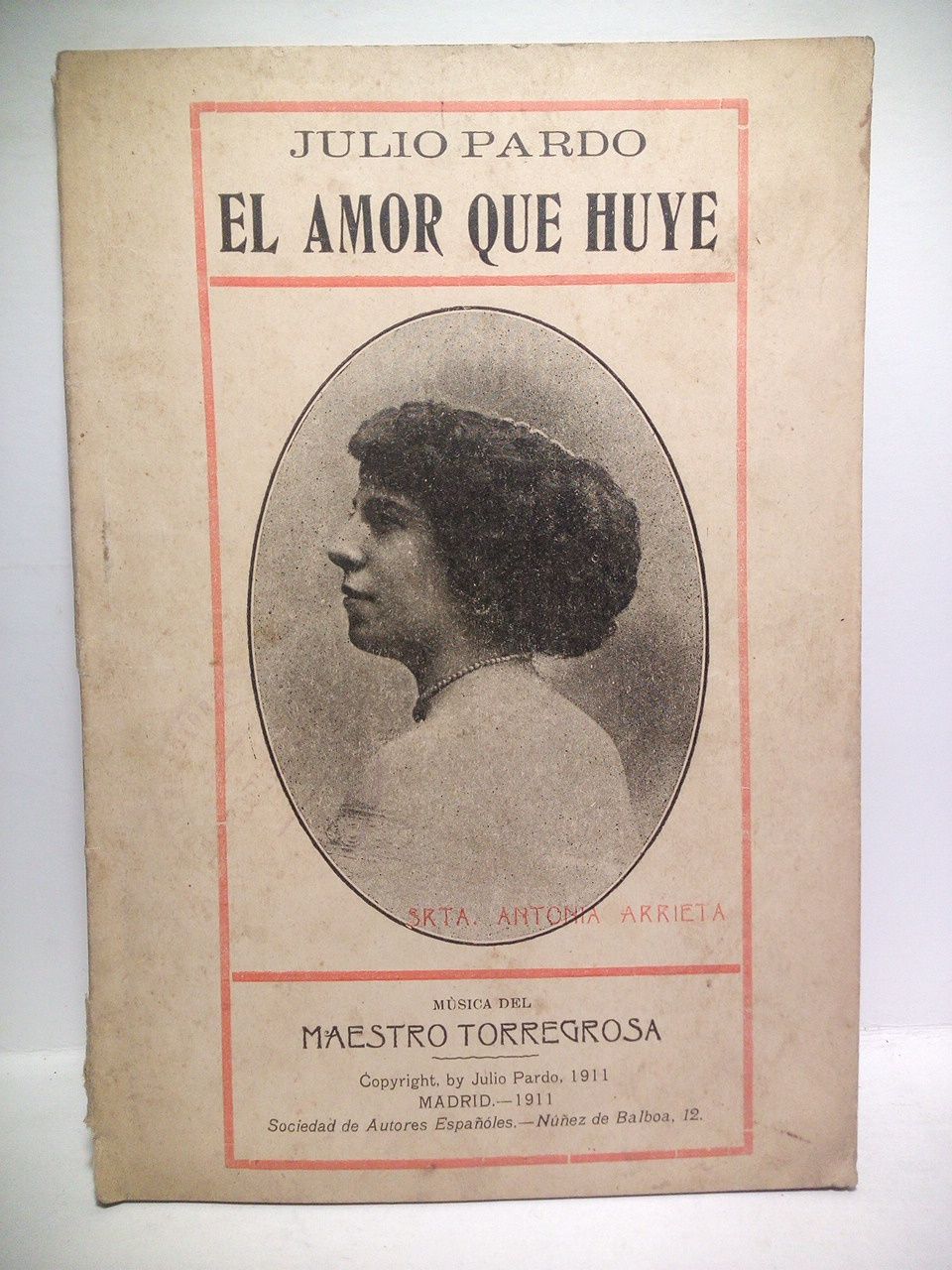 PARDO, Julio - El amor que huye. (Comedia en un acto, dividido en tres cuadros. Estrenada en el Teatro de la Gran Va, el 28 de Marzo de 1911) /  Msica del maestro Torregrosa