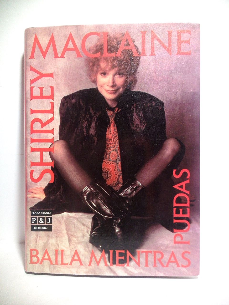 MACLAINE, Shirley - Baila mientras puedas /  Traduccin (del ingls) por Nuria Pujol Valls