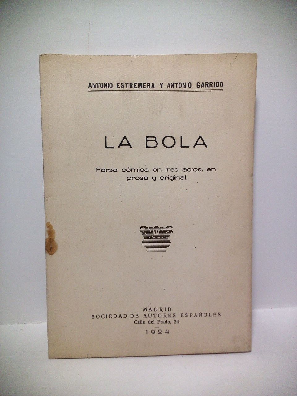 ESTREMERA, Antonio y Antonio Garrido - La Bola. (Farsa cmica en tres actos, en prosa. Estrenada en el Teatro Poliorama, de Barcelona, el 11 de Noviembre de 1924, y en el de el Rey Alfonso, de Madrid, el da 28 del mismo mes y ao)
