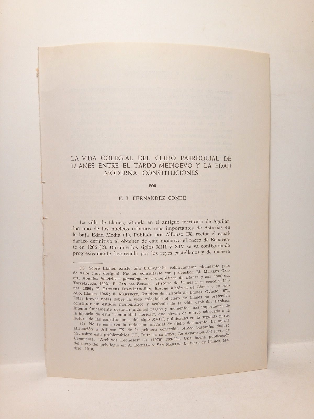 FERNANDEZ CONDE, F. J. - La vida colegial del clero parroquial de Llanes entre el tardo medioevo y la Edad Moderna. Constituciones