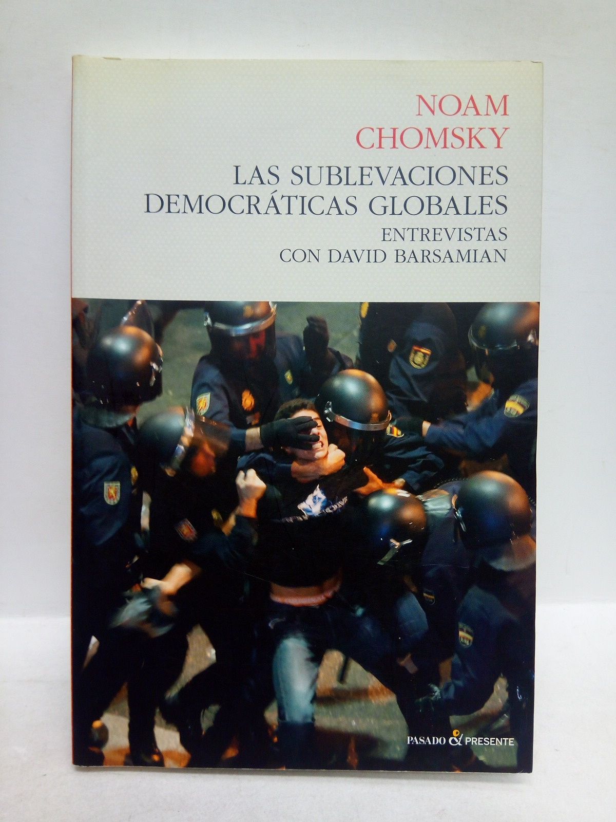 CHOMSKY, Noam - Las sublevaciones democrticas globales /  Entrevista con David Barsamian; Traduccin de Enrique Herrando