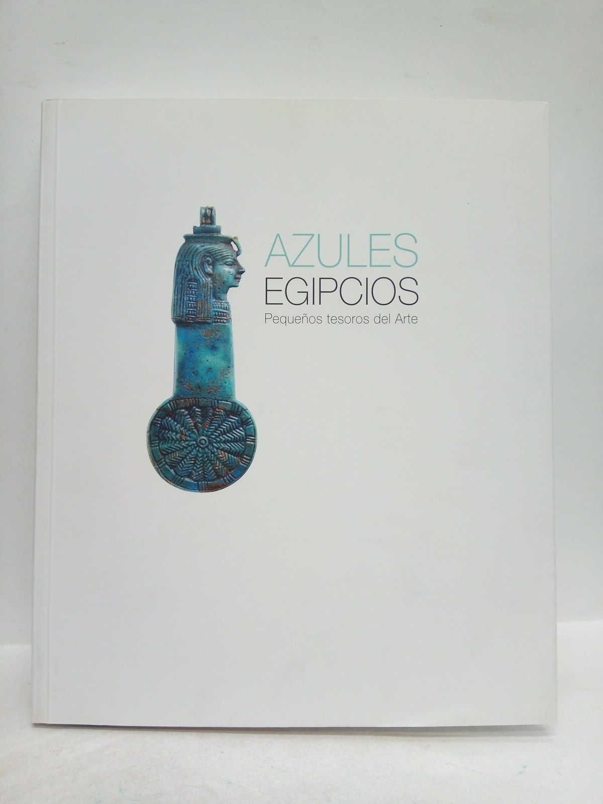 AYUNTAMIENTO DE MADRID (edita); Varios Autores - Azules egipcios. Pequeos tesoros del arte. [Catlogo de la Exposicin en el Centro Cultural Conde Duque, que nos muestra una parte de la Coleccin Myers de antigedades egipcias del prestigioso Eton College de Windsor. 25 de Febrero al 22 de Mayo de 2005]
