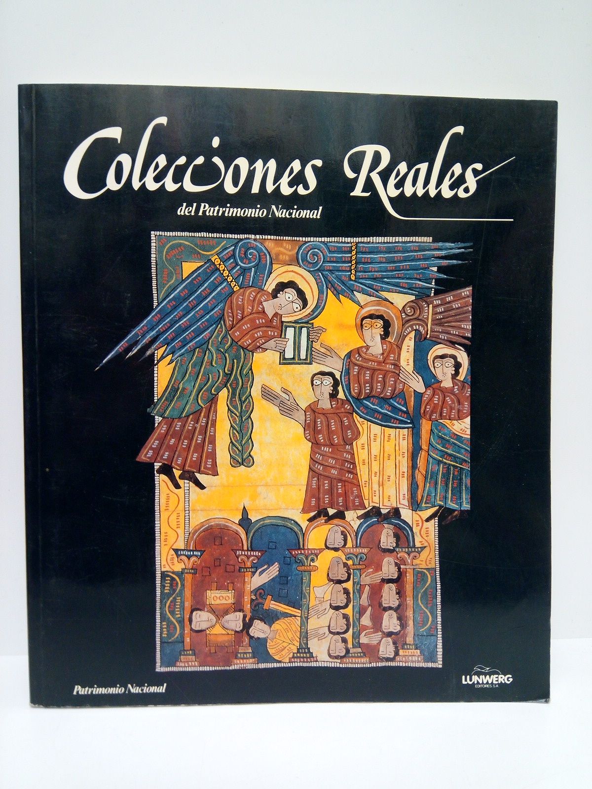PATRIMONIO NACIONAL [Varios Autores] - Colecciones Reales del Patrimonio Nacional /  [Textos de] M Teresa Ruiz Alcn: Las colecciones del Patrimonio Nacional y Coleccin de esculturas; Carmen Daz Gallegos: Coleccin de pinturas; Concha Herrero: Coleccin de tapices; Fernando A. Martn: La Real Armera - El arte de la platera en las Colecciones Reales; Fernando Fernndez-Miranda: Coleccin de muebles, y Coleccin de carruajes, y Coleccin de alfombras,  M. Leticia Snchez: Coleccin de porcelanas, y Colecciones de vidrio y cristal, y Coleccin de abanicos; J. Ramn Coln de Carvajal: Coleccin de relojes; [Fotografa] Francisco Ontan