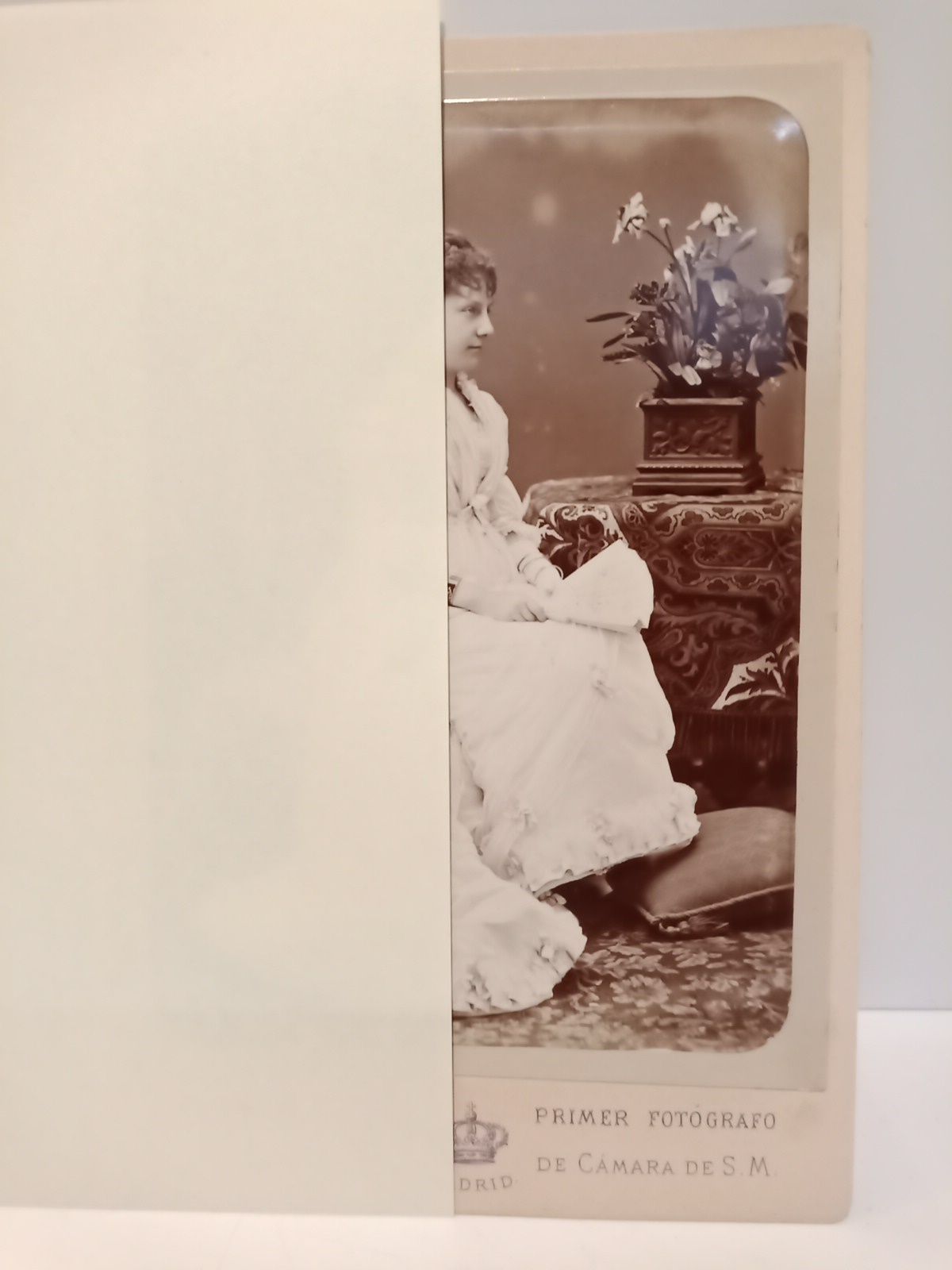 FOTOGRAFIA DE LA INFANTA PAZ DE BORBON - Retrato de la Infanta D Paz, hija de la Reina Isabel II, de cuerpo entero