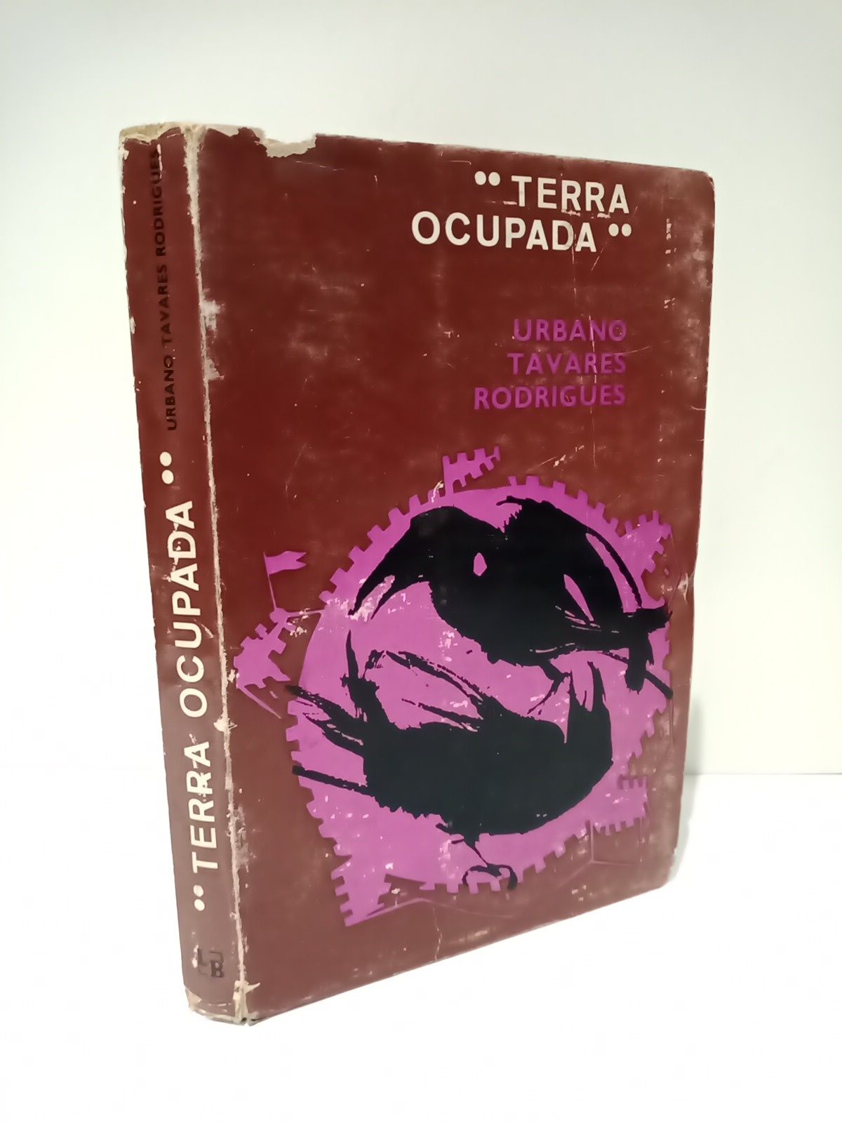 TAVARES RODRIGUEZ, [Miguel] Urbano - Terra ocupada. (Novelas) /  Capa de Lus Filipe de Abreu