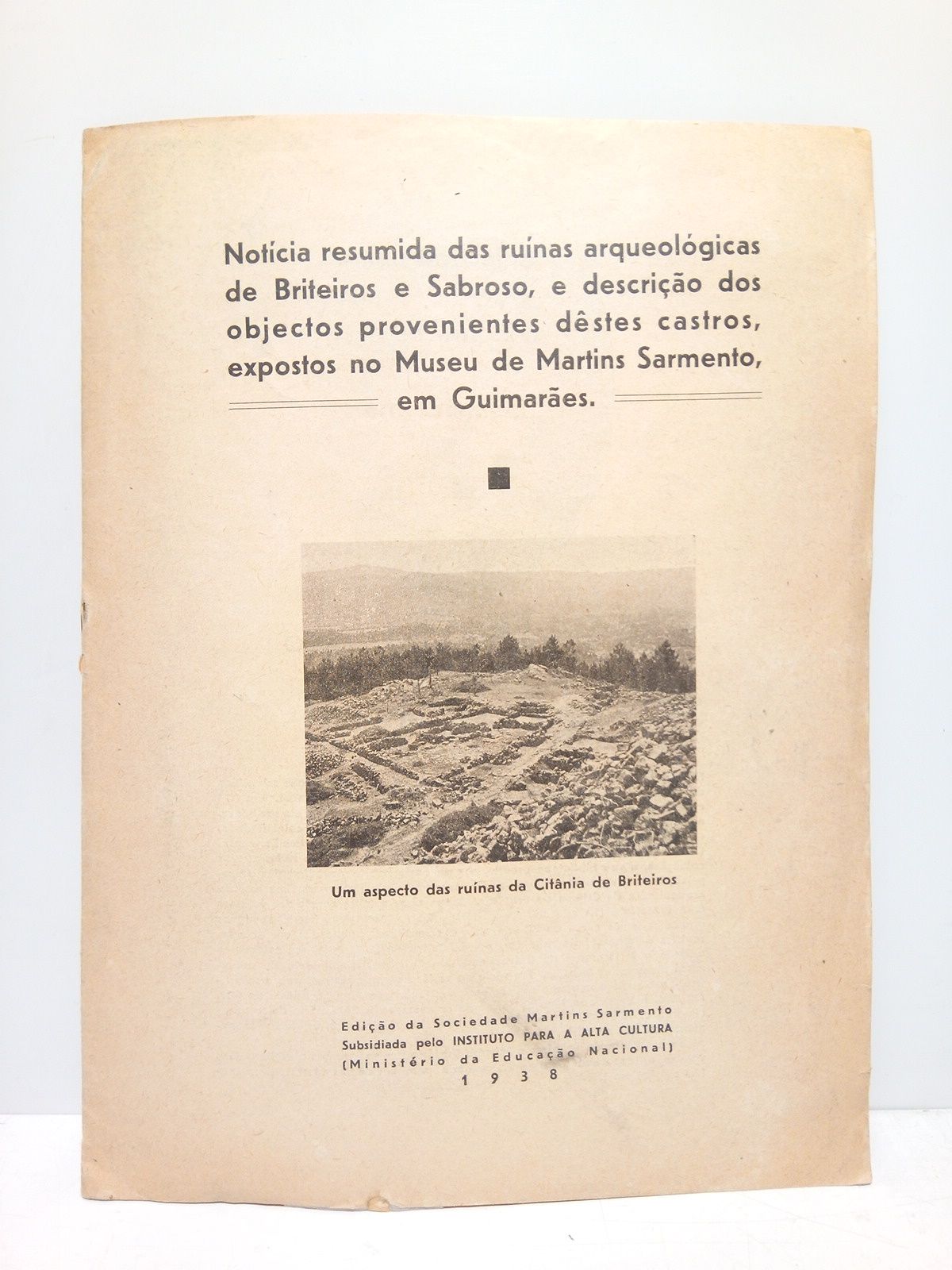 CARDOZO, Mario - Notcia resumida das ruinas arqueolgicas de Briteiros e Sabroso, e descriodos objectos provenientes dstes castros, expostos no Museu de Martins Sarmento, em Guimares