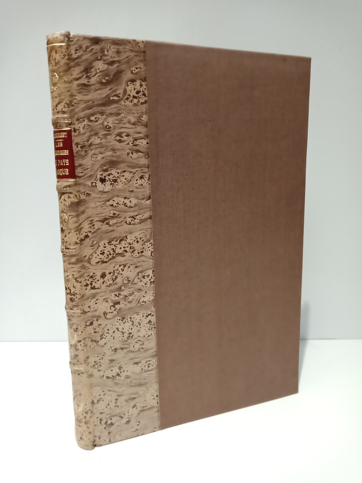 MEURGEY, Jacques - Les armoiries du Pays Basque: Etude Historique, critique et anecdotique sur les differents Ecus qui ont form le Blason du Pays Basque. Les particularits et les analogies qu'ils prsentent. Les lgendes et les traditions qu'ils voquent